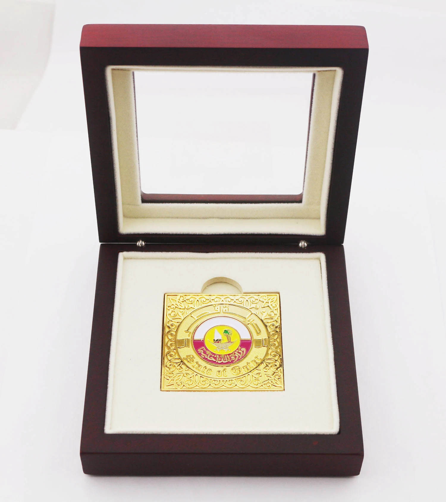 Custom Luxury Gold Plating Award Metal Crafts Badge Hard Enamel Zinc Alloy Pin
